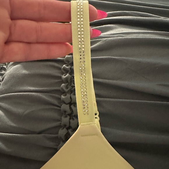 PINK Bra - Picture 2 of 4